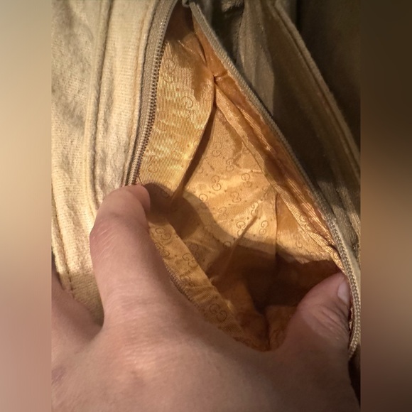 ❌❌SOLD ON FB❌❌Vintage Gucci Crossbody - Picture 13 of 17